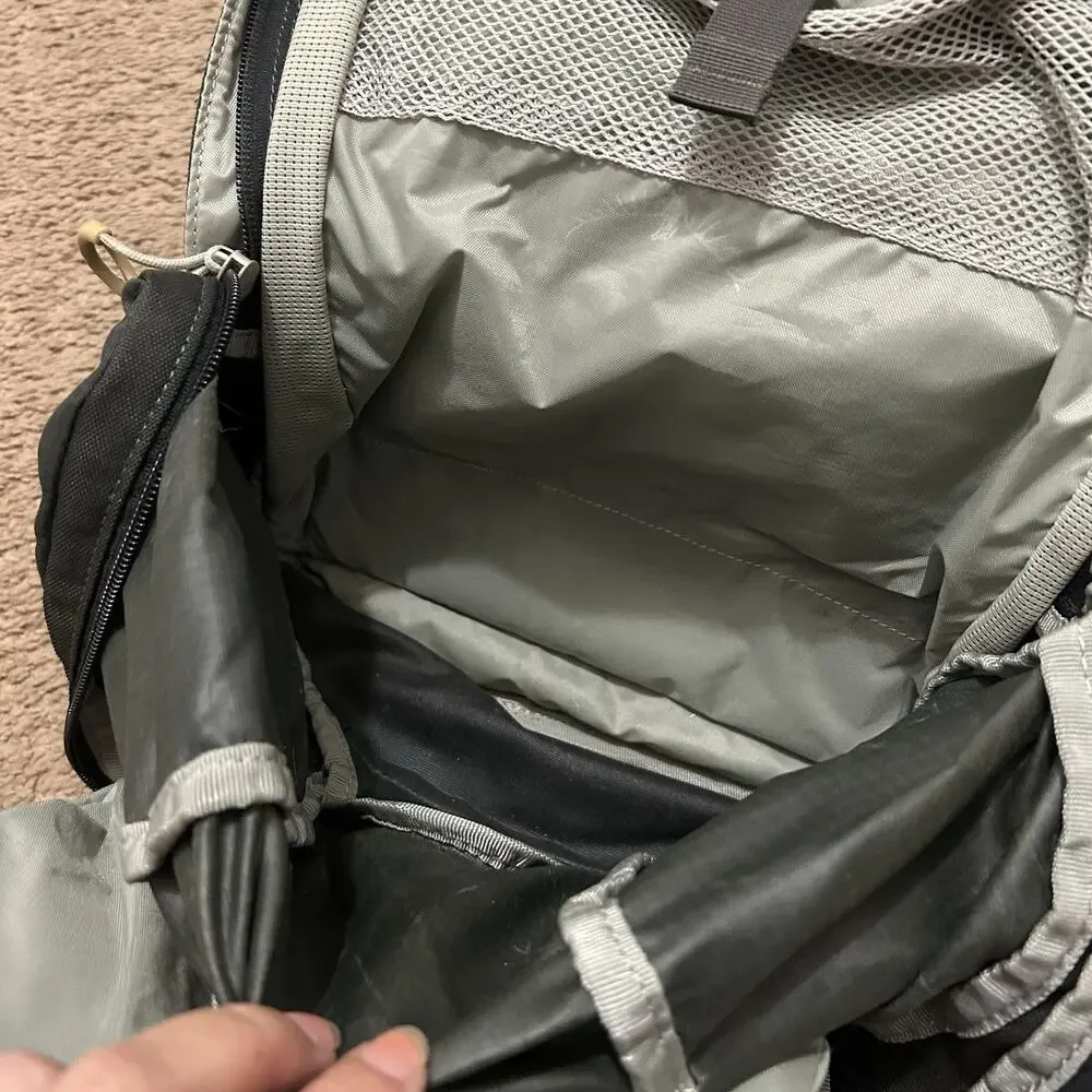 Osprey Farpoint Day Gray Laptop Backpack Daypack Travel Hiking Outdoor Bag